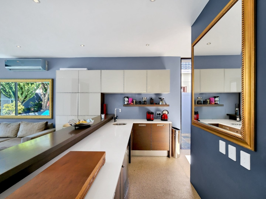 5 Bedroom Property for Sale in Fresnaye Western Cape